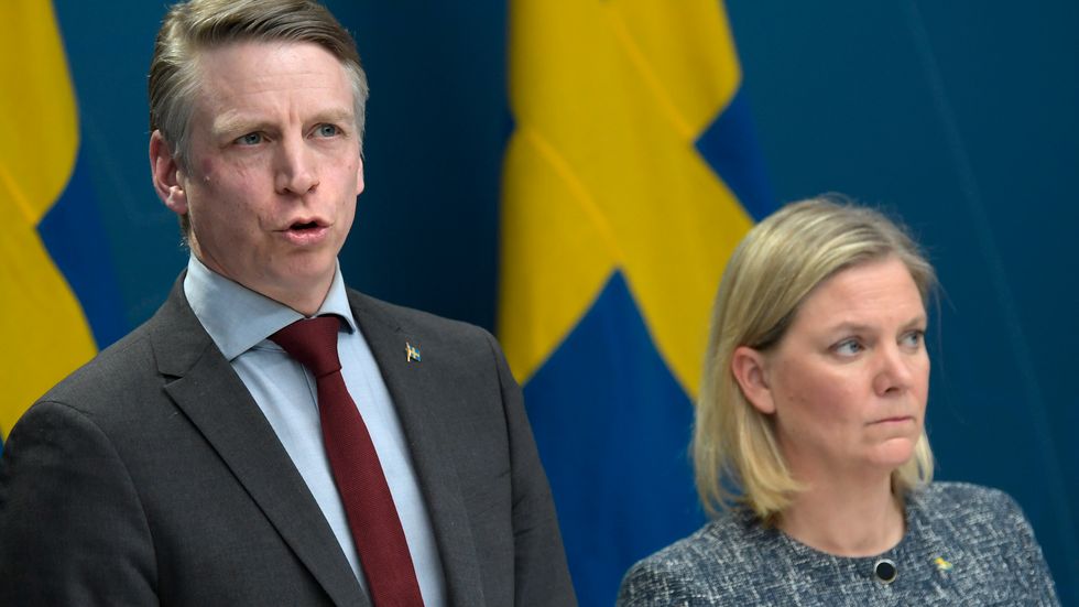 Finansmarknadsminister Per Bolund (MP) och finansminister Magdalena Andersson (S) presenterade i mars regeringens krispaket riktat till svenska småföretag.