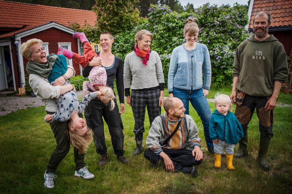 Gårds-sambor: Caroline Andrén (Joakims syster) med Lovi, Leela hos Disa Mineur, Annika Lykta, Joakim Andrén, Kali Andersson, Eddie och Johan Nilsson.
