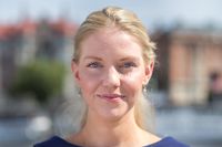 Catarina Kärkkäinen skriver att SD tillsammans med S driver igenom förbud och förmyndarpolitik, och att partiet därför inte har hemma i borgerligheten. 