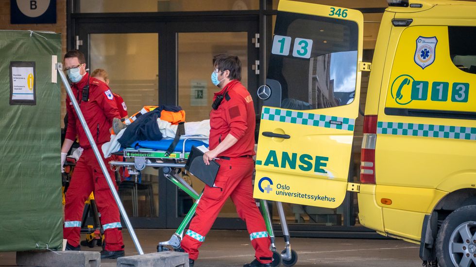 En ambulans ankommer till sjukhuset Ullevål i Oslo.