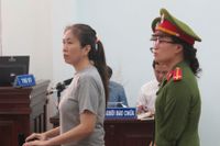 Bloggaren Nguyen Ngoc Nhu Quynh, inför rätta i slutet av juni. Hennes dom på tio års fängelse har nu följts av en nioårig dom för bloggaren Tran Thi Nga. Arkivbild.