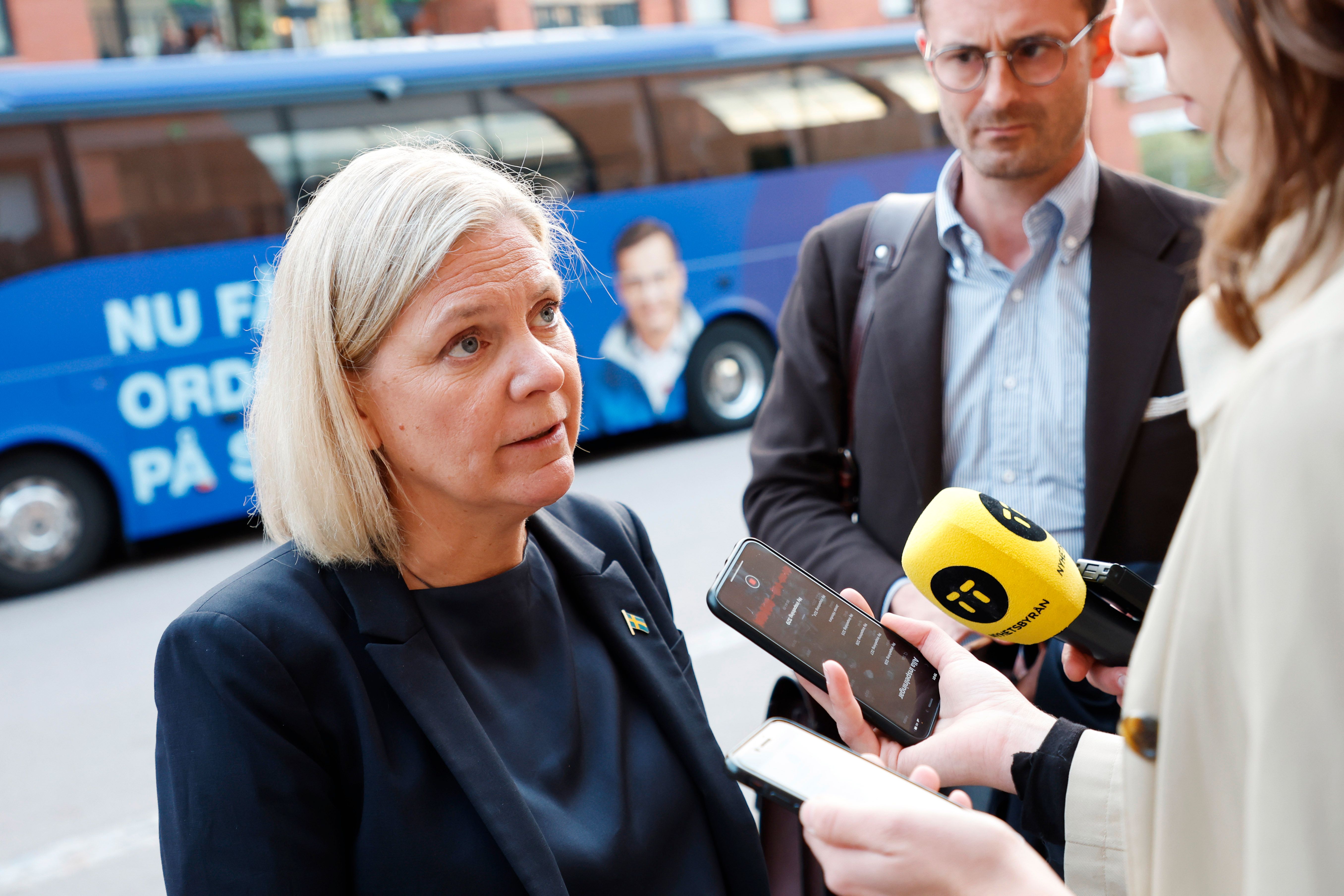 Statsminister Magdalena Andersson (S) kommenterade drottning Elizabeths bortgång inför ett pressuppbåd strax före torsdagens partiledardebatt.