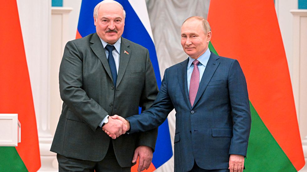 Belarus president Aleksandr Lukasjenko vid en gemensam presskonferens med Rysslands president Vladimir Putin i Moskva den 18 februari.