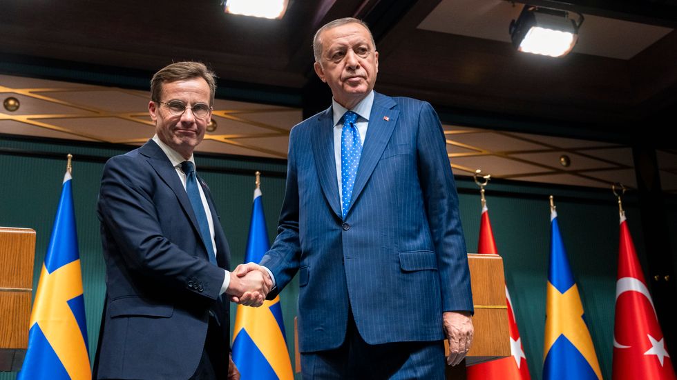 Före jul var tongångarna från turkiskt håll mer försonande – till skillnad från nu, säger Turkietexperten Paul Levin. På bilden syns statsminister Ulf Kristersson (M) och Turkiets president Recep Tayyip Erdogan i samband med ett besök till Ankara i november.