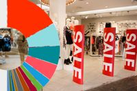 Av den totala försäljningen på 751 miljarder förra året gick hälften av pengarna till tretton butikskedjor. 