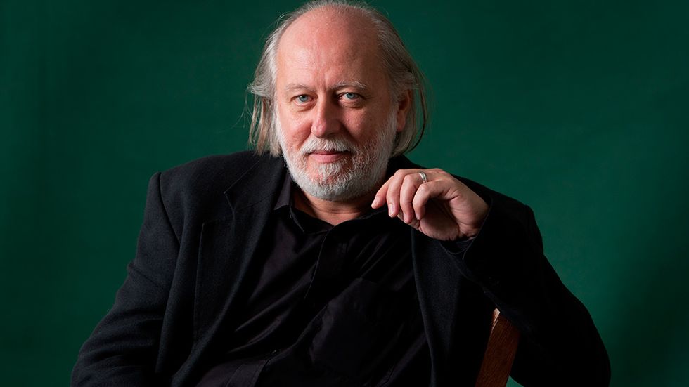 László Krasznahorkai (född 1954) har i år tilldelats Internationella Bookerpriset. Han har skrivit flera manus till filmer av den ­ungerske regissören och vännen Béla Tarr, senast ”Turinhästen”.