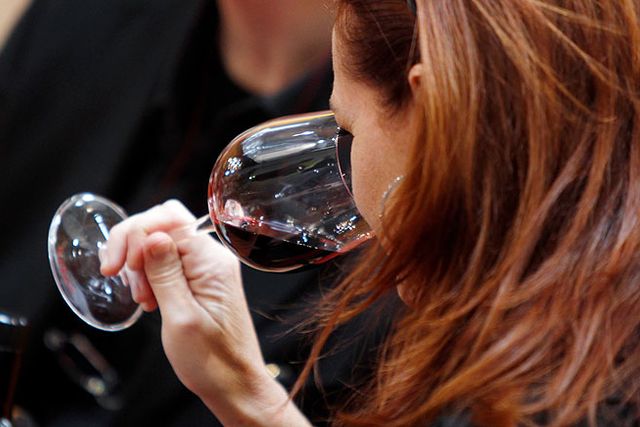 Att dricka vin varje dag har flera positiva hälsoeffekter för kvinnor.