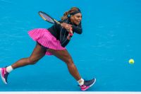Serena Williams i uppvärmningsturneringen inför Australian Open.