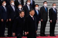 Frankrikes president Emmanuel Macron och Kinas president Xi Jinping vid en välkomstceremoni i Peking på torsdagen.