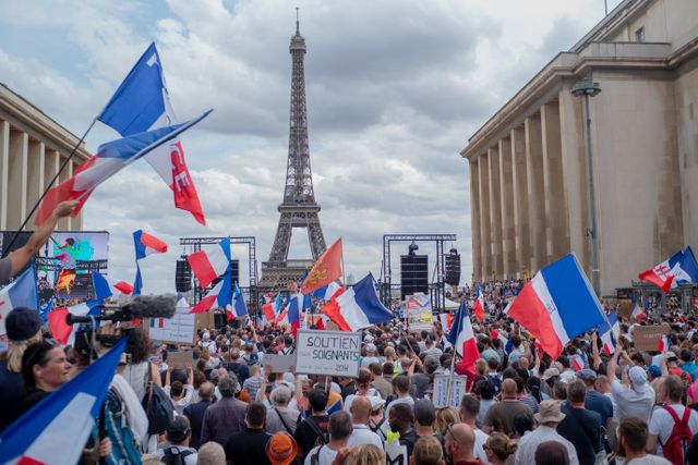 Protester mot vaccinpass – från Sydney till Paris | SvD