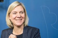 Finansminister Magdalena Andersson kan glädjas åt 1 miljard extra i statskassan. 