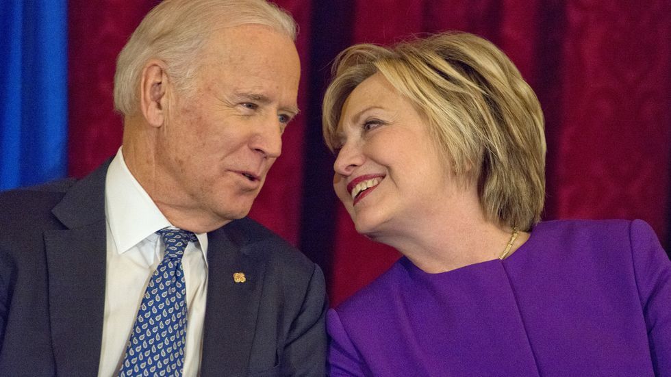 Joe Biden och Hillary Clinton den 8 december 2016 – en månad efter Demokraternas valförlust.