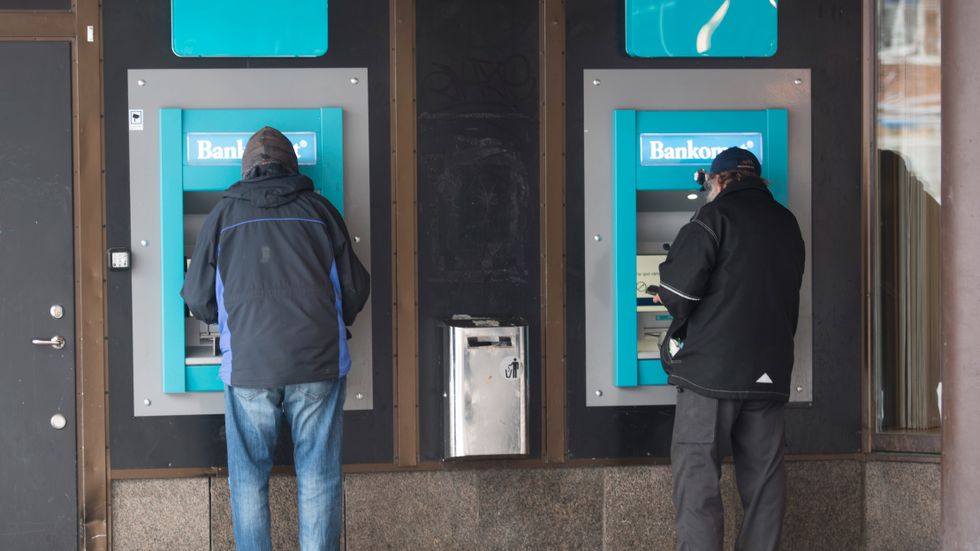 Trots minskad kontanthantering fyller bankomaterna fortfarande en viktig roll. Arkivbild.