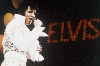 Elvis Presley på scen 1972. Arkivbild.
