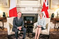 Theresa May, höger, möter Maltas motsvarighet Joseph Muscat vid 10 Downing Street i februari.