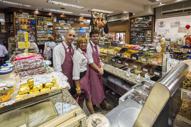 Manuel Tavares är en av Lissabons äldsta butiker – och ett givet stopp för matturister.