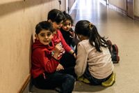 Mohammad 5, Limar 8, Miral 4, Lujain 7 sitter och leker i korridoren på Vintertullens flyktingboende. Bilden är från ett tidigare reportage SvD:s Saeed Alnahhal och Magnus Hjalmarson Neideman gjorde i april. 