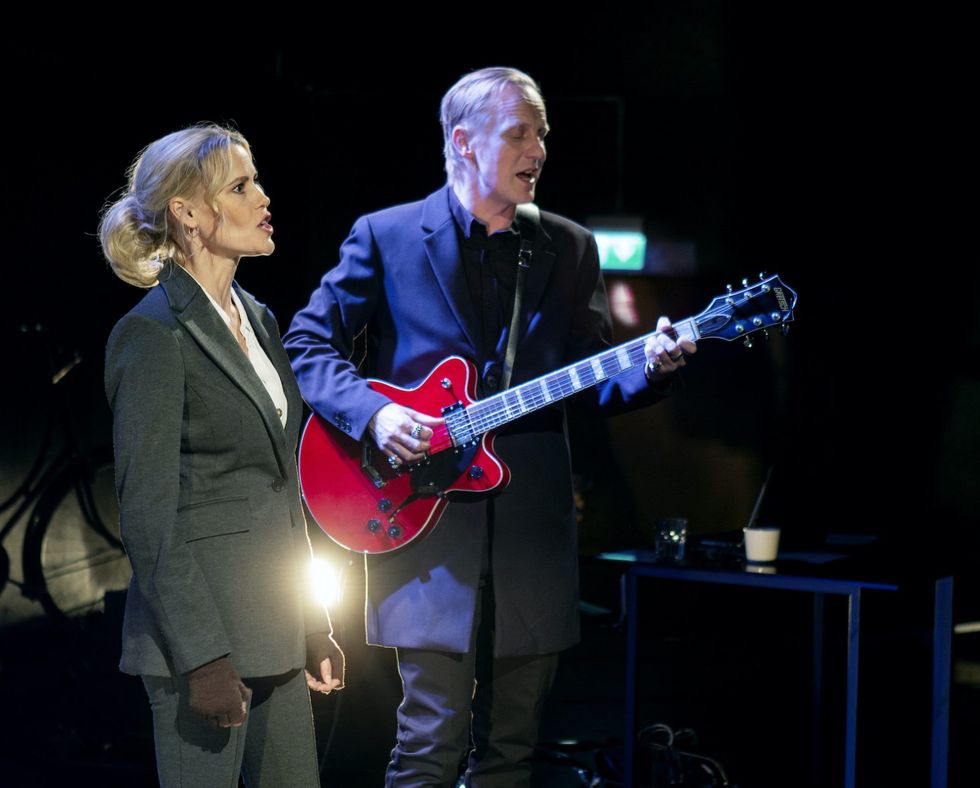 Linda Källgren och Andreas Boonstra i ”Doggerland” på Moment:teater.