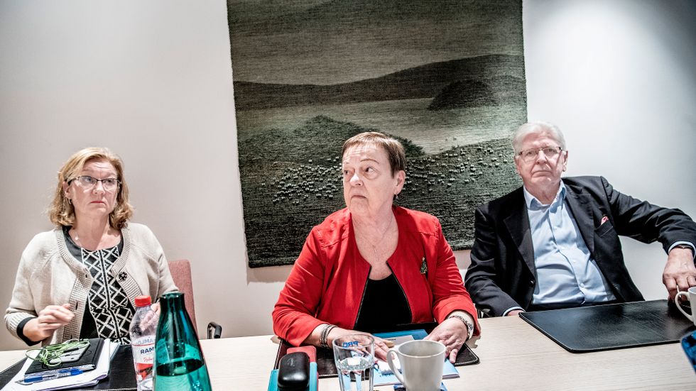 PRO:s ordförande Christina Tallberg i mitten med förbundssekreterare Johanna Hållén till vänster och Sten Fors, medlem i PRO:s riksorganisation, till höger.