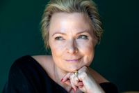 Helle Helle (född 1965) är en av vår tids mest omtalade danska författare. Hon har översatts till 22 språk och vid tre tillfällen nominerats till Nordiska rådets litteraturpris.