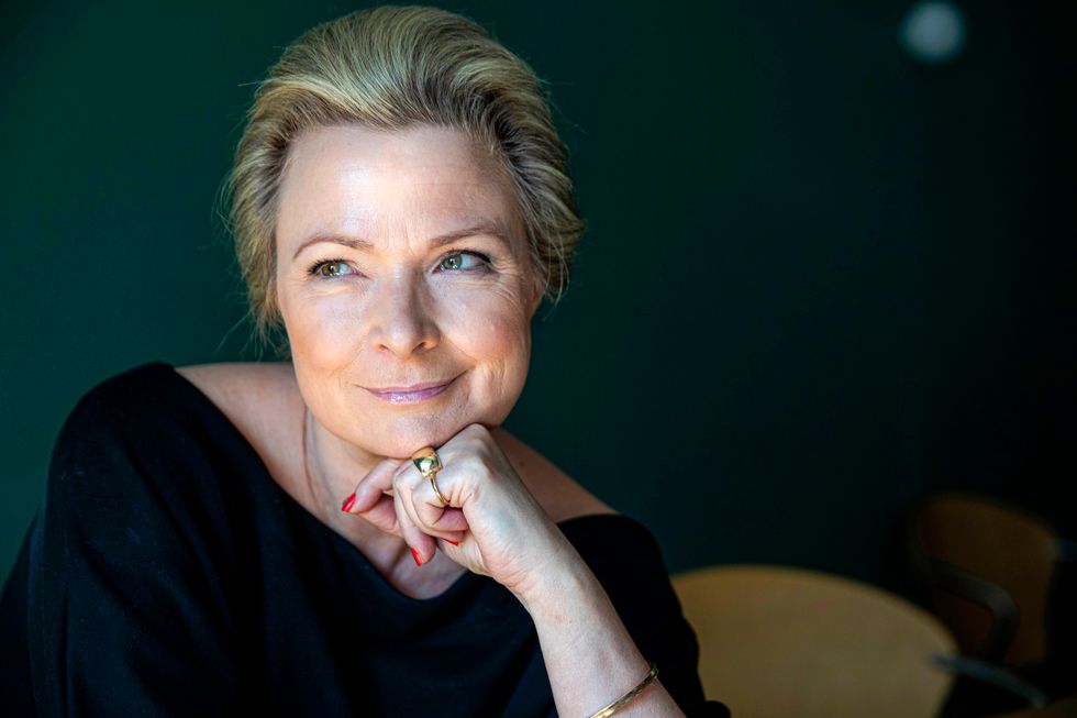 Helle Helle (född 1965) är en av vår tids mest omtalade danska författare. Hon har översatts till 22 språk och vid tre tillfällen nominerats till Nordiska rådets litteraturpris.