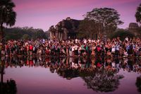 Världsarvet Angkor Wat, det mest berömda templet i ruinstaden Angkor i norra Kambodja, exploateras hänsynslöst, ett exempel på turism som gått helt över styr.