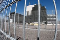 Kärnkraftverket i Oskarshamn behöver byggas ut med en forskningsreaktor, skriver undertecknarna.