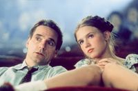 Jeremy Irons och Dominique Swain i Adrian Lynes filmatisering av ”Lolita” från 1997.