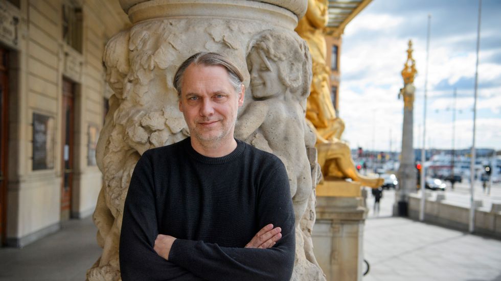 Fortsatt glest i salongerna i bland annat Stockholm. Dramatens chef Mattias Andersson är bekymrad över  smittoläget men också för konstformens framtid.