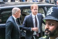 Under tisdagen vittnade prins Harry där han påstår att hans röstbrevlåda har blivit avlyssnad. Han är den första brittiska kungligheten som deltagit i en rättegång på 130 år.