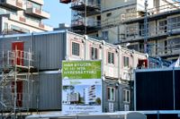Fyra av tio kommunala bostadsbolag kommer inte att bygga klart några lägenheter under 2018. Arkivbild.