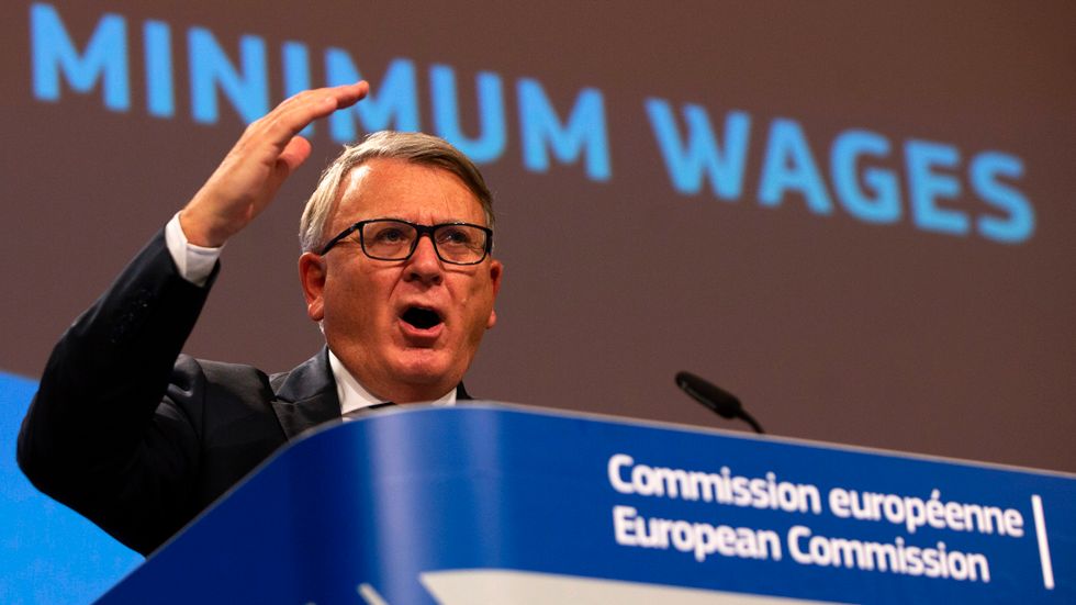 EU:s arbetsmarknads­kommissionär Nicolas Schmit på en presskonferens om minimilöner i oktober 2020.