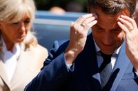 President Emmanuel Macron och hustrun Brigitte Macron besökte bland annat Le Touquet i norra Frankrike under valdagen.