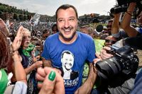 Italiens inrikesminister Matteo Salvini, ledare för det  högerpopulistiska partiet Lega, är en politiker som gärna signalerar han att han är en man av och för folket.  