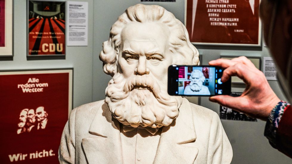 En byst av Karl Marx på utställningen på Deutsches Historisches Museum i Berlin.