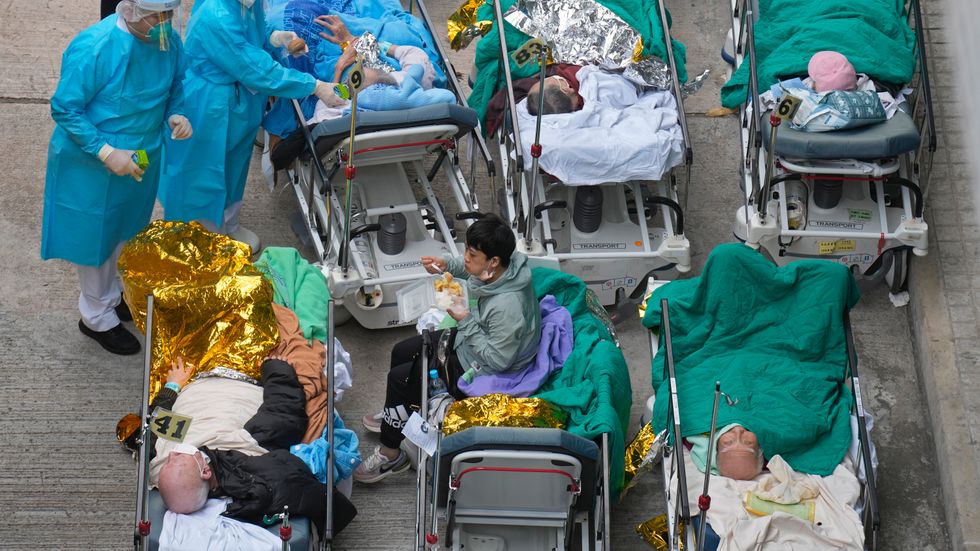Vid sjukhuset Caritas Medical Centre i Hongkong vårdas vissa covidpatienter utomhus.