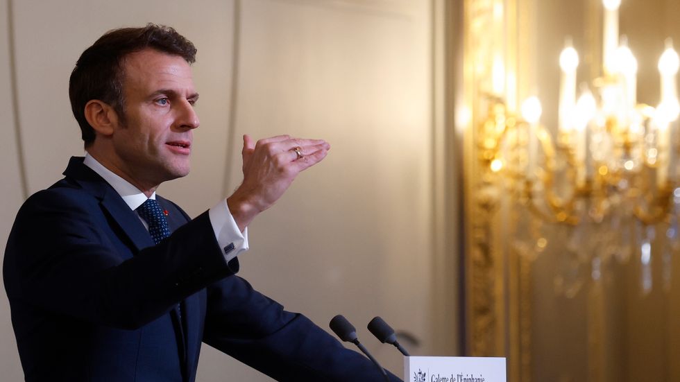Frankrikes president Emmanuel Macron tros ha varit måltavla för en komplott.