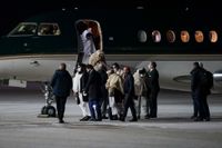 Talibaner anländer till Oslos flygplats Gardemoen på lördagen för samtal om mänskliga rättigheter och bistånd med det västliga landet.