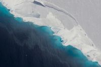 Forskare vid New York University har upptäckt varmvatten under glaciären Thwaites– en ”alarmerande upptäckt”.