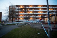 Platsen för explosionen i Husby morgonen efter smällen. Explosionen detonerade på fjärde våningen och en mängd fönster krossades på den intilliggande gården. Arkivbild.