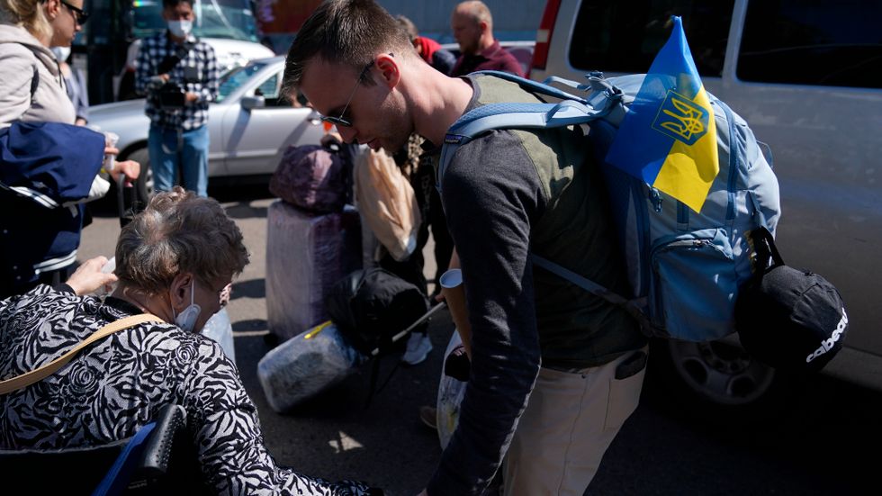 En grupp ukrainare anländer till gränsstaden Tijuana, Mexiko. Ukraina har förtur in till USA från Mexiko. 