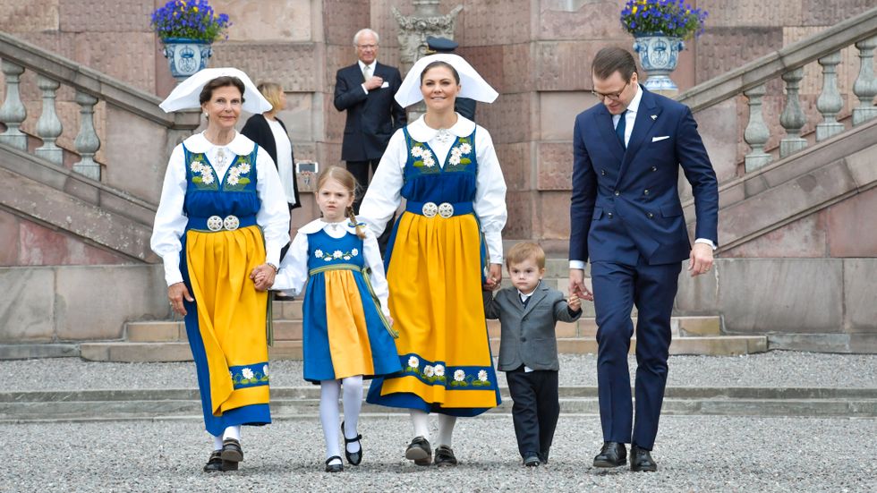 Skulle kungafamiljen beskrivas som ”sverigeländsk” om det ordet fanns? Drottning Silvia har som bekant tysk-brasilianska rötter och släkten Bernadottes ursprung är franskt.