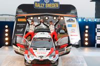 Segraren i fjolårets Rally Sweden, Elfyn Evans, med kartläsaren Martin Scott.