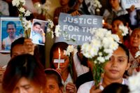 Anhöriga till offer för president Dutertes drogkrig håller en minnesstund i Filippinernas huvudstad Manila i mars 2019. Arkivbild.