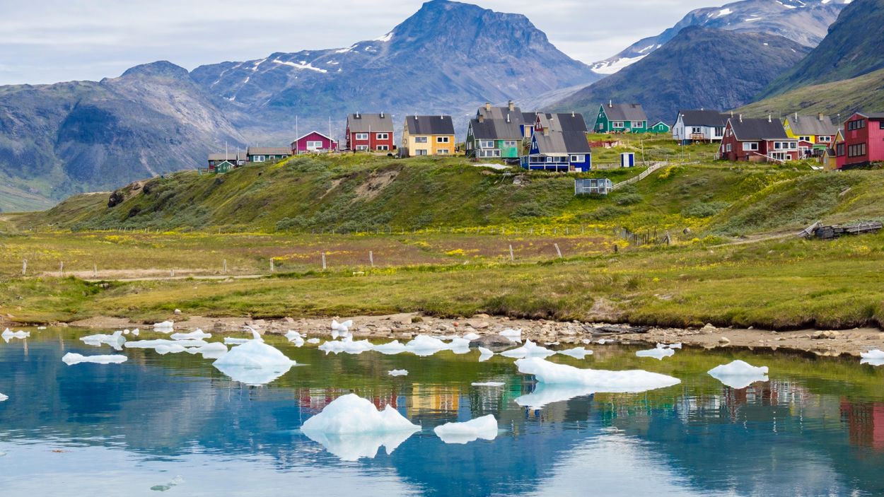 Narsaq på södra Grönland med 1 346 invånare. 