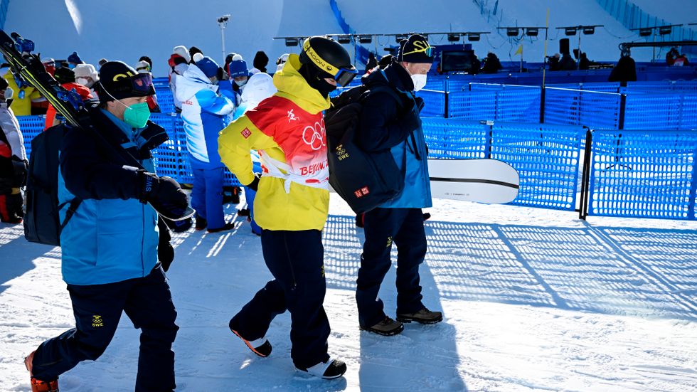 Snowboardåkaren Niklas Mattsson skadade ryggen i kvalet i slopestyle tidigare under OS.