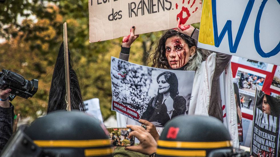 Även i Paris har det under helgen hållits demonstrationer i protest mot iranska Mahsa Aminis död.