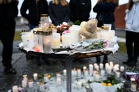 Tända ljus på Göingeskolan för den elev som knivskars till döds av en 14-årig skolkamrat.