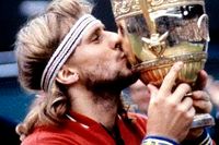 Björn Borg kysser bucklan efter att ha vunnit Wimbledons tennisturnering för femte året i rad.
