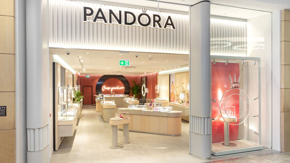 Smyckesjätten Pandoras aktier rasar på Köpenhamnsbörsen. Arkivbild